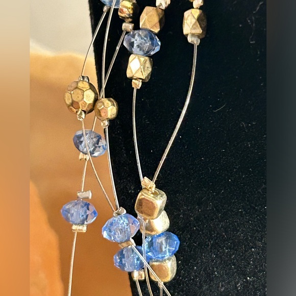 Floating Illusion Necklace Walking through the air - Picture 4 of 12